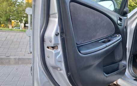 Toyota Avensis III рестайлинг, 2000 год, 450 000 рублей, 2 фотография