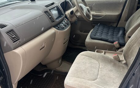 Nissan Serena II, 2004 год, 640 000 рублей, 11 фотография