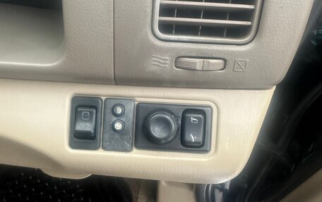 Nissan Serena II, 2004 год, 640 000 рублей, 19 фотография