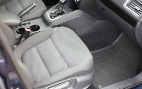 Volkswagen Jetta VI, 2013 год, 990 000 рублей, 22 фотография