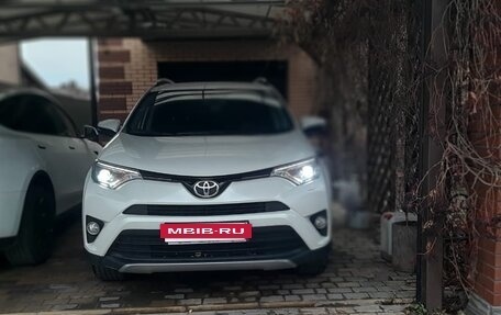 Toyota RAV4, 2017 год, 3 000 090 рублей, 2 фотография