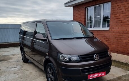 Volkswagen Caravelle T5, 2014 год, 2 100 000 рублей, 3 фотография