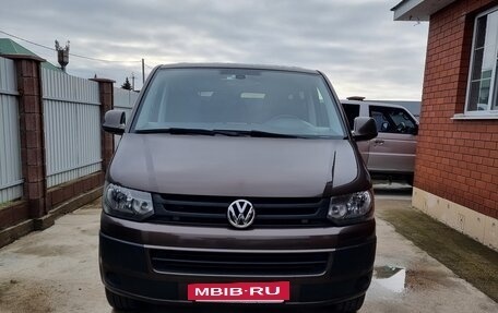 Volkswagen Caravelle T5, 2014 год, 2 100 000 рублей, 2 фотография