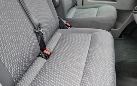 Volkswagen Caravelle T5, 2014 год, 2 100 000 рублей, 14 фотография