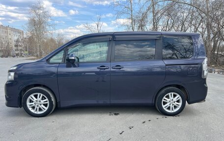 Toyota Voxy II, 2009 год, 1 365 000 рублей, 3 фотография