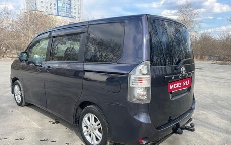 Toyota Voxy II, 2009 год, 1 365 000 рублей, 4 фотография