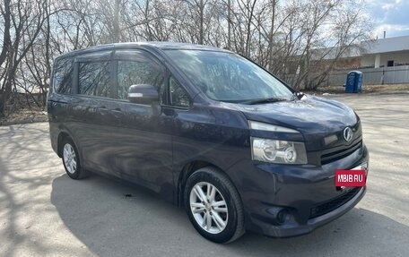 Toyota Voxy II, 2009 год, 1 365 000 рублей, 8 фотография