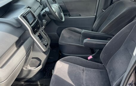 Toyota Voxy II, 2009 год, 1 365 000 рублей, 10 фотография