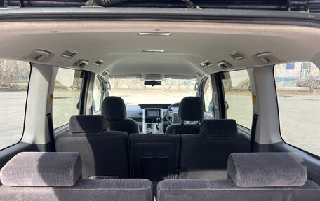 Toyota Voxy II, 2009 год, 1 365 000 рублей, 13 фотография