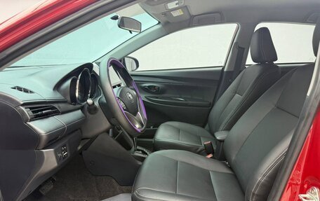 Toyota Yaris XP150 рестайлинг, 2022 год, 1 390 000 рублей, 5 фотография