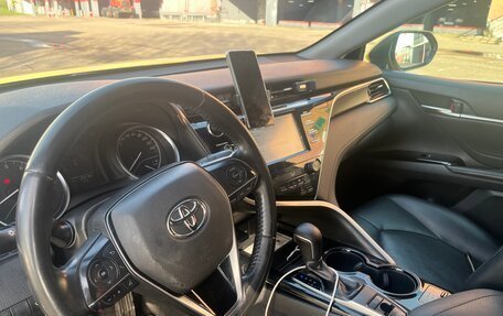 Toyota Camry, 2019 год, 2 000 000 рублей, 6 фотография