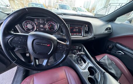 Dodge Challenger III рестайлинг 2, 2019 год, 3 500 000 рублей, 6 фотография