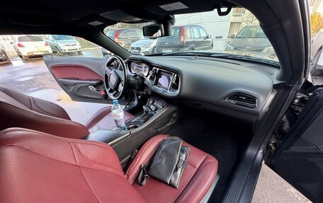 Dodge Challenger III рестайлинг 2, 2019 год, 3 500 000 рублей, 4 фотография