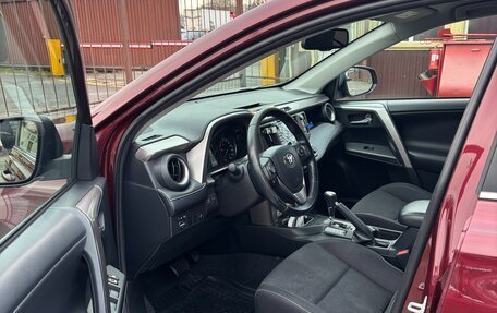 Toyota RAV4, 2017 год, 2 045 000 рублей, 12 фотография