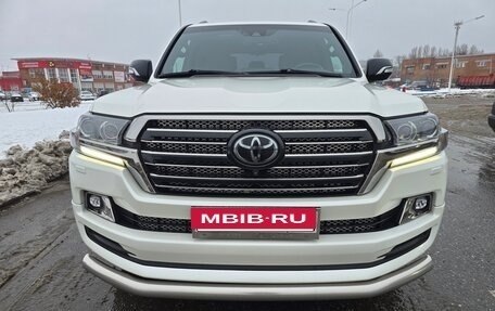 Toyota Land Cruiser 200, 2018 год, 7 950 000 рублей, 3 фотография
