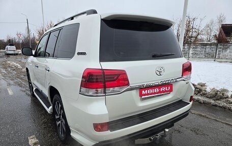 Toyota Land Cruiser 200, 2018 год, 7 950 000 рублей, 9 фотография