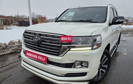 Toyota Land Cruiser 200, 2018 год, 7 950 000 рублей, 34 фотография