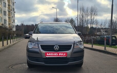 Volkswagen Touran III, 2008 год, 765 000 рублей, 2 фотография