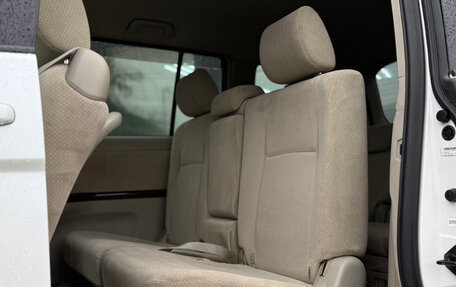 Toyota ISis I, 2012 год, 1 399 000 рублей, 21 фотография