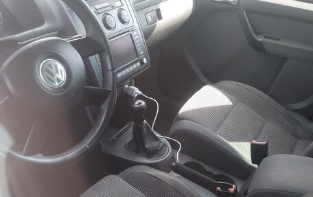 Volkswagen Touran III, 2004 год, 577 000 рублей, 3 фотография