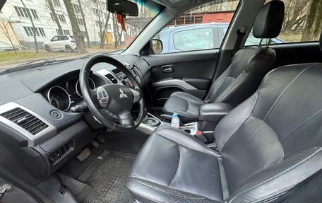Mitsubishi Outlander III рестайлинг 3, 2011 год, 1 300 000 рублей, 8 фотография