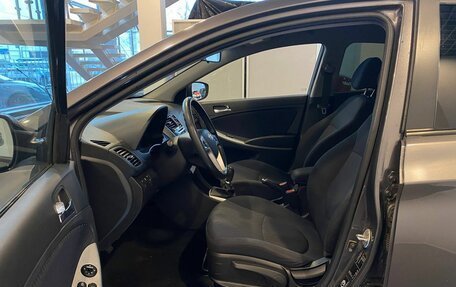 Hyundai Solaris II рестайлинг, 2013 год, 860 000 рублей, 16 фотография