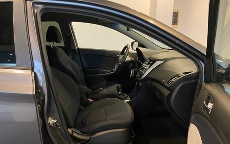 Hyundai Solaris II рестайлинг, 2013 год, 860 000 рублей, 29 фотография