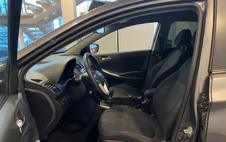 Hyundai Solaris II рестайлинг, 2013 год, 860 000 рублей, 23 фотография