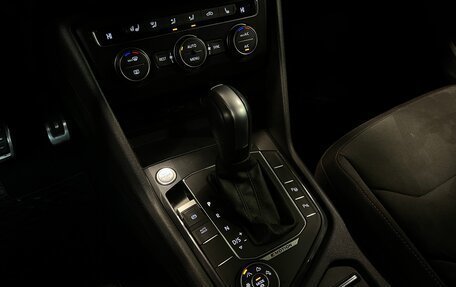 Volkswagen Tiguan II, 2020 год, 2 690 000 рублей, 18 фотография