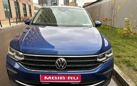 Volkswagen Tiguan II, 2021 год, 3 800 000 рублей, 1 фотография