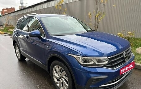 Volkswagen Tiguan II, 2021 год, 3 800 000 рублей, 2 фотография