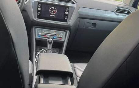 Volkswagen Tiguan II, 2021 год, 3 800 000 рублей, 6 фотография