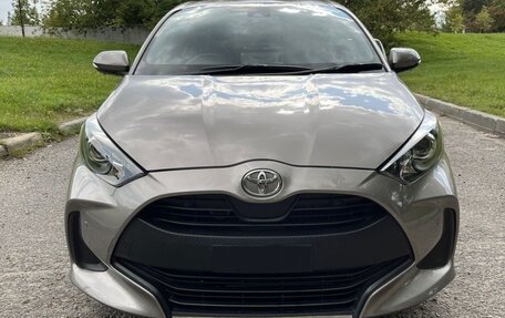 Toyota Yaris, 2020 год, 1 350 000 рублей, 2 фотография