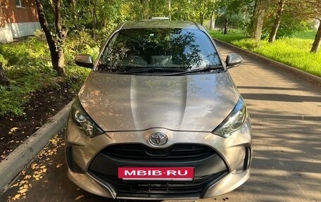 Toyota Yaris, 2020 год, 1 350 000 рублей, 5 фотография