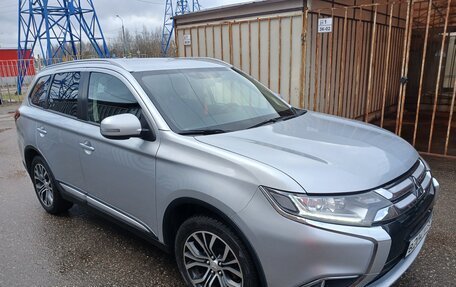 Mitsubishi Outlander III рестайлинг 3, 2018 год, 1 800 000 рублей, 9 фотография