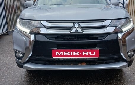 Mitsubishi Outlander III рестайлинг 3, 2018 год, 1 800 000 рублей, 14 фотография
