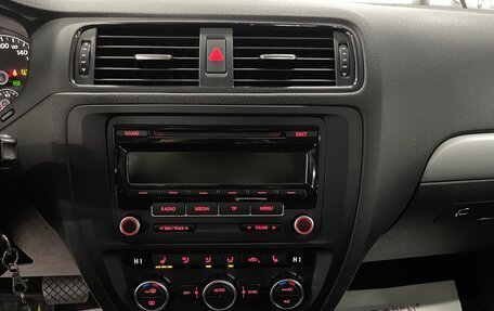 Volkswagen Jetta VI, 2013 год, 1 099 000 рублей, 13 фотография