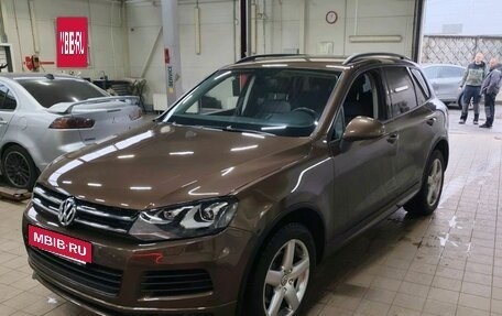 Volkswagen Touareg III, 2010 год, 1 880 000 рублей, 2 фотография