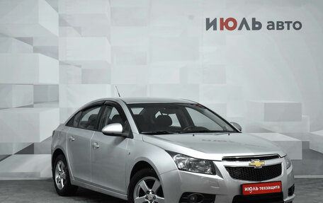 Chevrolet Cruze II, 2010 год, 710 000 рублей, 3 фотография