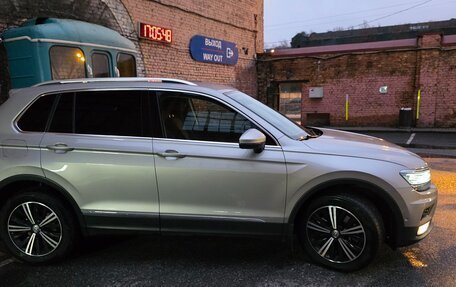 Volkswagen Tiguan II, 2017 год, 2 950 000 рублей, 6 фотография