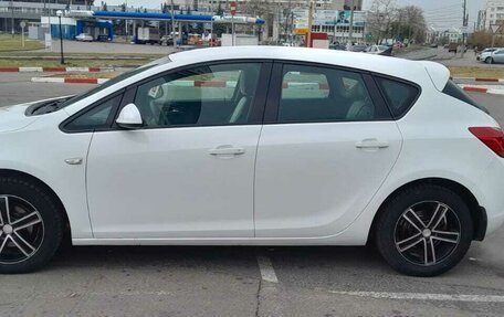 Opel Astra J, 2011 год, 460 000 рублей, 2 фотография