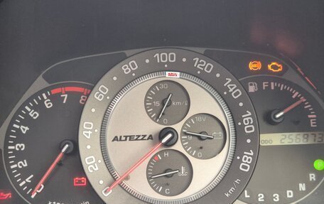 Toyota Altezza, 2001 год, 800 000 рублей, 12 фотография