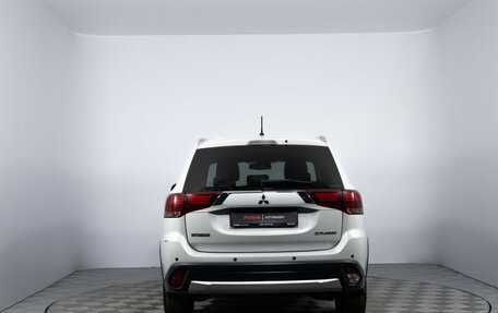 Mitsubishi Outlander III рестайлинг 3, 2015 год, 1 520 000 рублей, 6 фотография