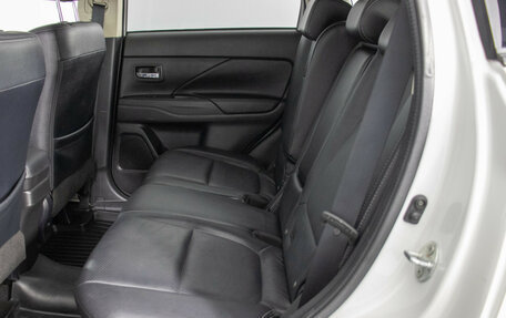 Mitsubishi Outlander III рестайлинг 3, 2015 год, 1 520 000 рублей, 11 фотография