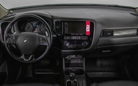 Mitsubishi Outlander III рестайлинг 3, 2015 год, 1 520 000 рублей, 13 фотография