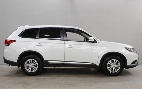 Mitsubishi Outlander III рестайлинг 3, 2018 год, 2 113 000 рублей, 4 фотография