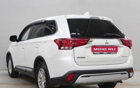 Mitsubishi Outlander III рестайлинг 3, 2018 год, 2 113 000 рублей, 7 фотография