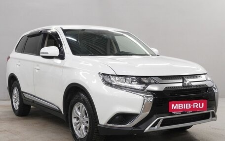 Mitsubishi Outlander III рестайлинг 3, 2018 год, 2 113 000 рублей, 3 фотография