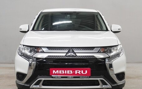 Mitsubishi Outlander III рестайлинг 3, 2018 год, 2 113 000 рублей, 2 фотография