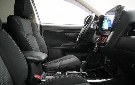 Mitsubishi Outlander III рестайлинг 3, 2018 год, 2 113 000 рублей, 12 фотография